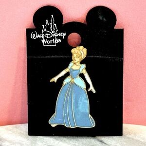 Walt Disney World Cinderella Pin Brooch Jewelry Collectable‎